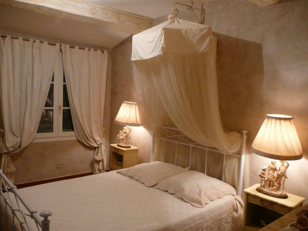 Mas Les Vieux Chenes Bed & Breakfast Lambesc Exterior photo